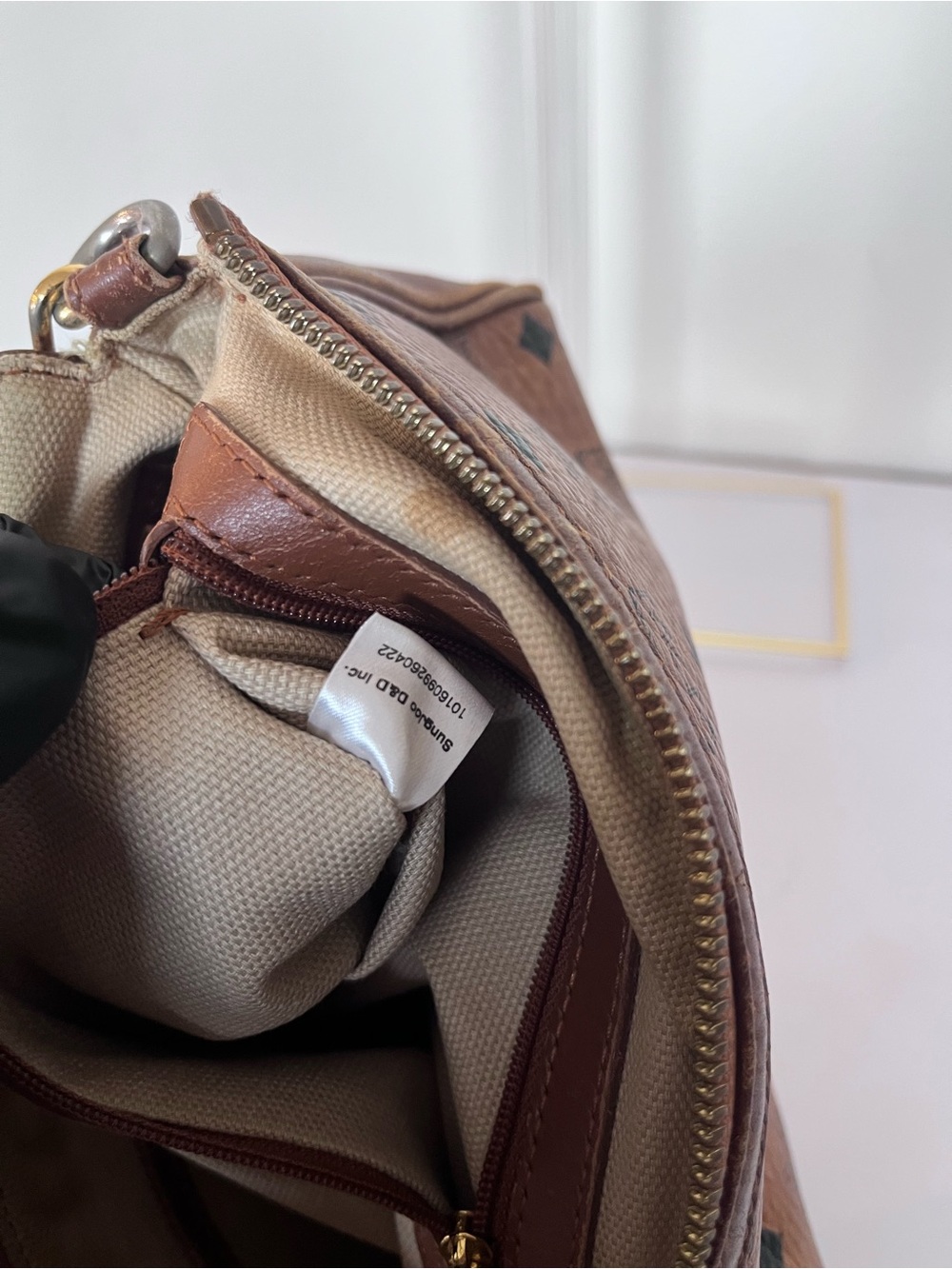 MCM CHAIN WITH LEATHER SHOULDER BAG. - Picture 4 of 15